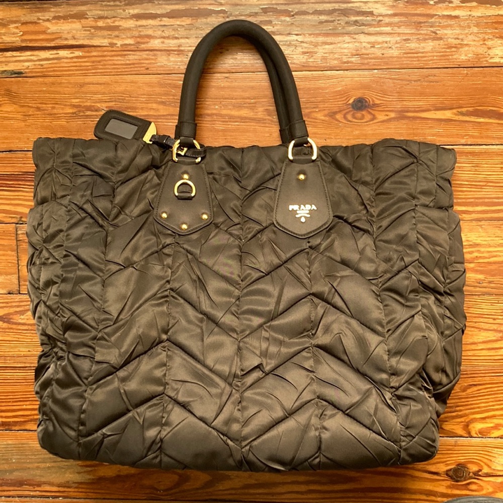 Prada traveling bag 🖤